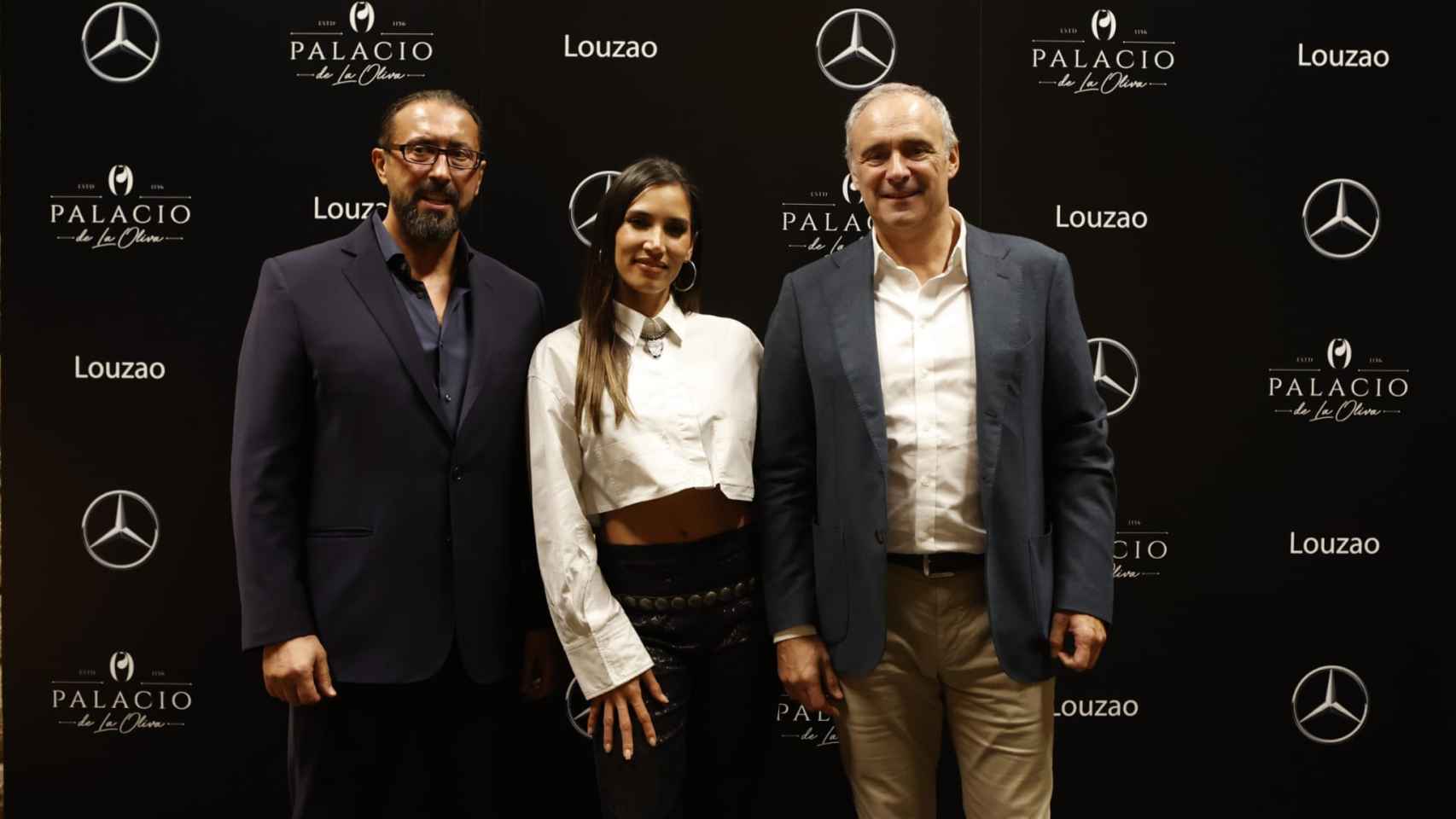 India Martínez, junto a Luis Cabaleiro (Palacio de la Oliva) y José Louzao (Mercedes-Benz Louzao).