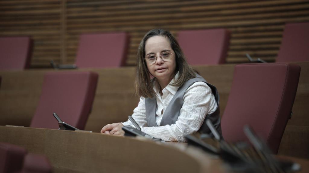 Mar Galcerán, en su escaño de las Cortes Valencianas.