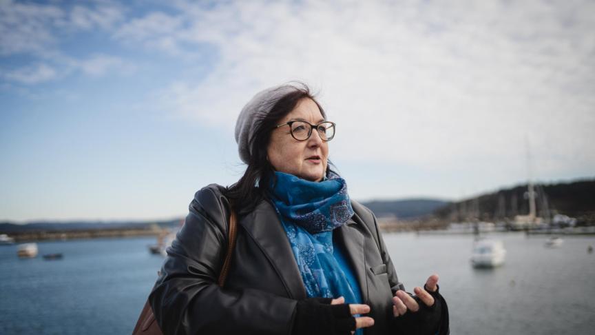 Viki Rivadulla en el paseo marítimo de Muxía