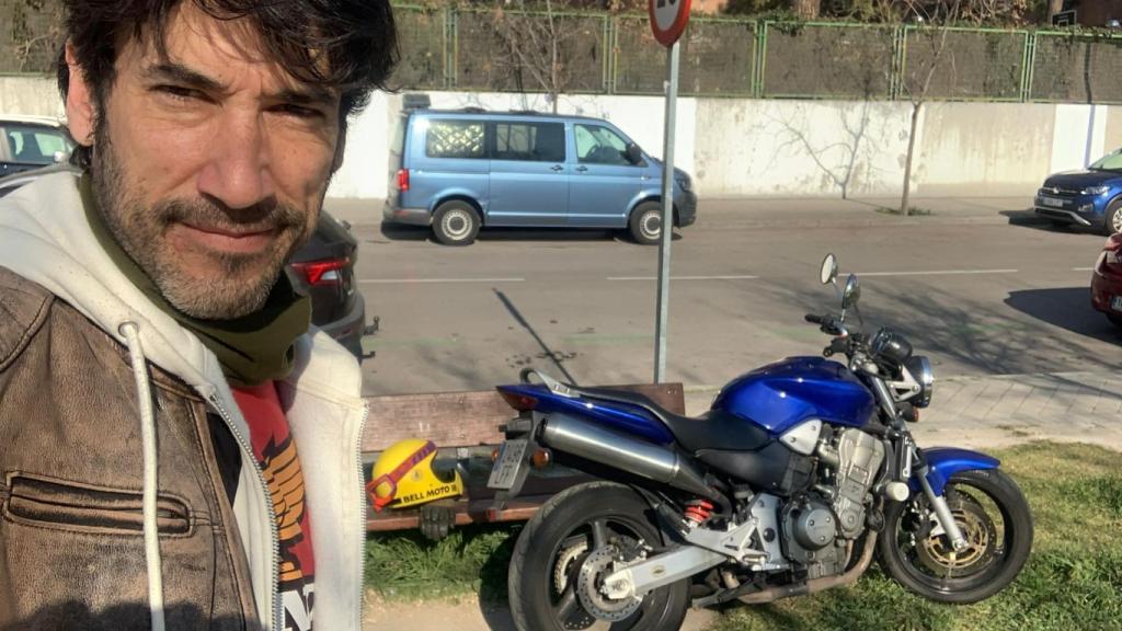 Pablo Ferrer-Cid con una de sus motos.