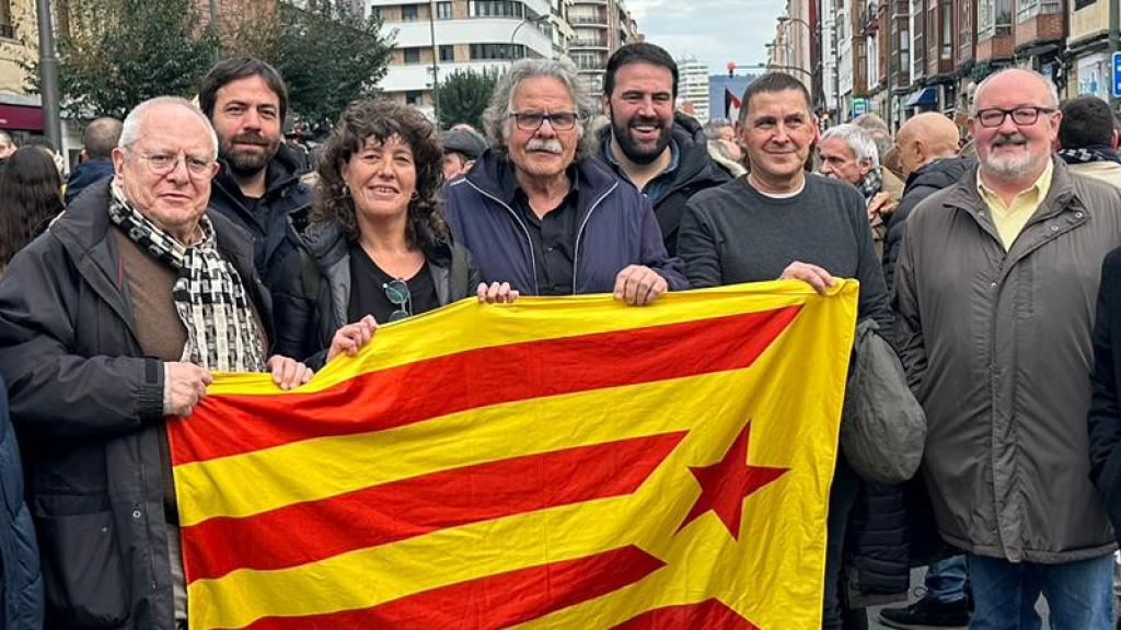 Políticos de ERC, junto a dirigentes de EH Bildu como Arnaldo Otegi, en la manifestación por los presos de ETA en Bilbao.