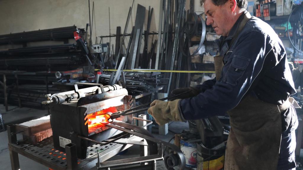 Taller de forja de José Luis Tarilonte en Acera de la Vega(Palencia)
