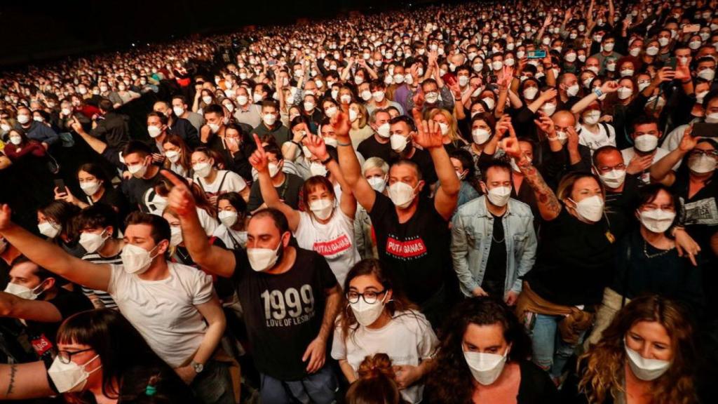 Público durante el concierto de Love of Lesbian.