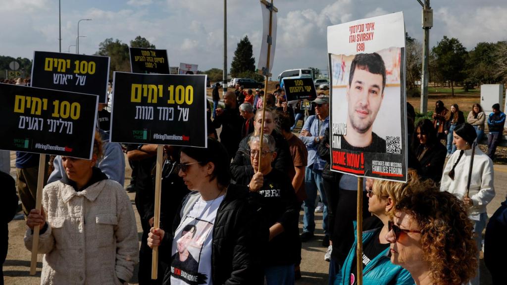 Protesta para pedir la liberación de los rehenes israelíes en Gaza y conmemorar los 100 días del ataque del 7 de octubre por parte de Hamás.