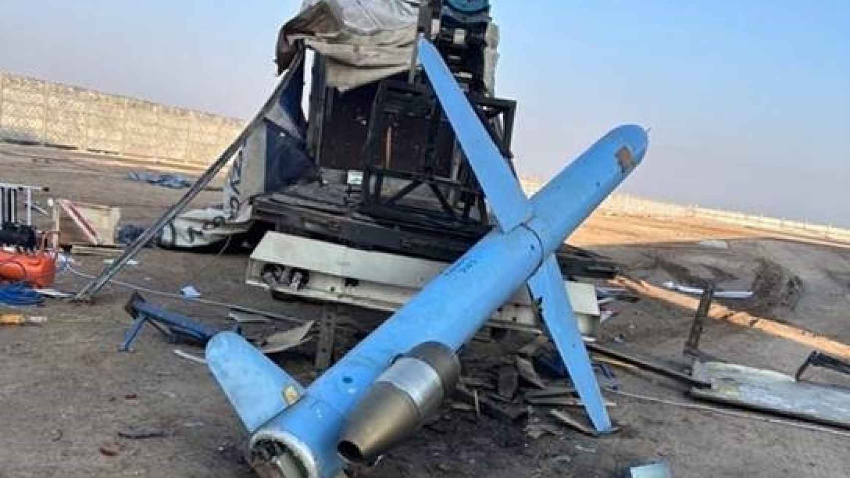 Misil de crucero de ataque terrestre y de diseño iraní. Encontrado por la policía iraquí el 3 de diciembre al sur de Bagdad, en Babilonia