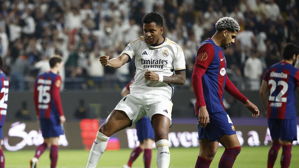Rodrygo celebra su gol ante la tristeza de Araujo