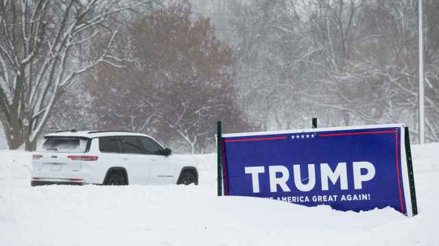 Uno de los carteles en apoyo a Trump en la nevada Iowa