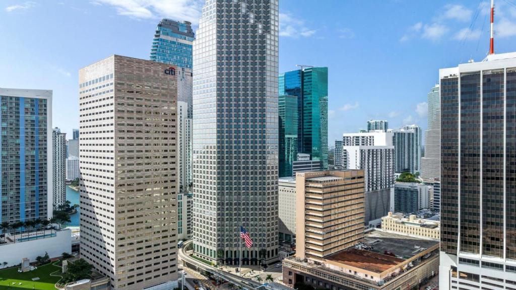 Imagen del Southeast Financial Center.