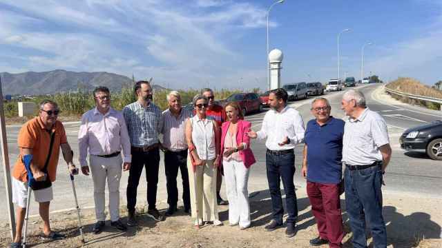 Concejales del PSOE en el Ayuntamiento de Málaga en una visita al distrito de Churriana.