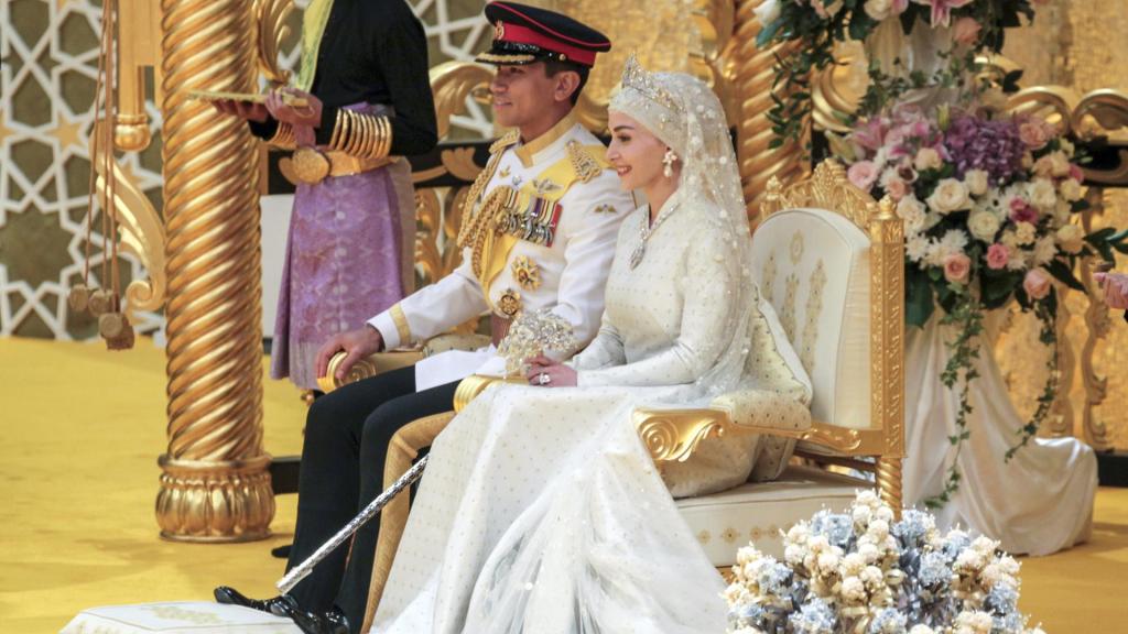 Abdul Mateen y Anisha Rosnah, durante la ceremonia.