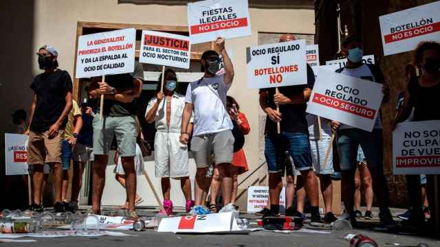Pymes del ocio y la hostelería en una protesta frente a la Generalitat Valenciana.