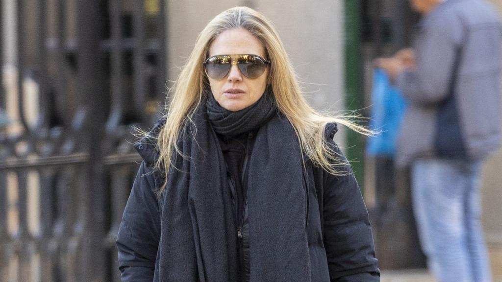 Genoveva Casanova en una imagen captada en Madrid, paseando a sus perros, en febrero de 2023.