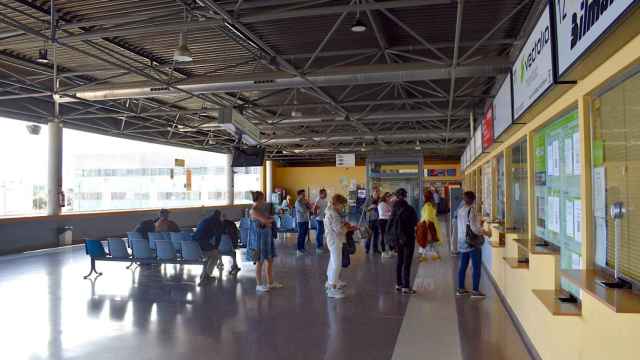 Vista de la sala de pasajeros de la estación de autobuses de Alicante.
