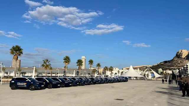 La flota de la Policía Nacional presentada en Alicante para las comisarías de la provincia.