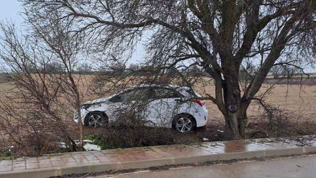 Imagen del coche accidentado en Fuensaldaña