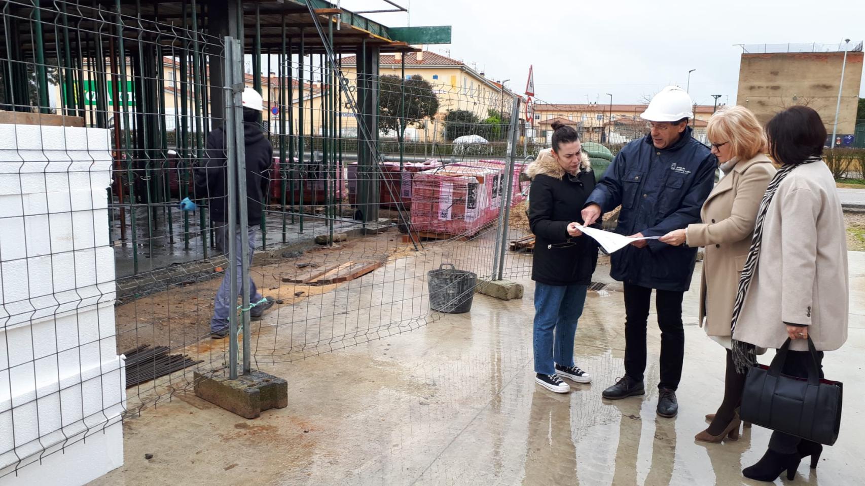 Leticia García visita las obras de ampliación del colegio de Arcenillas