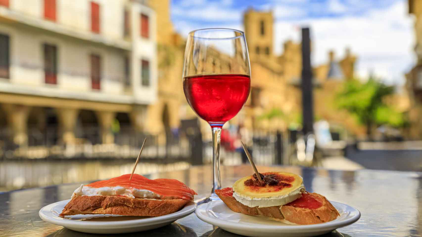 Este restaurante de Cantabria lleva abierto desde 1912 y es el mejor para ir de vinos y tapas en Santander