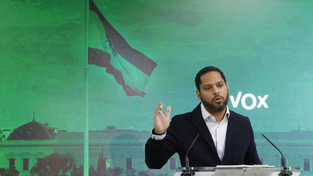 El secretario general de Vox, Ignacio Garriga, este lunes en rueda de prensa.