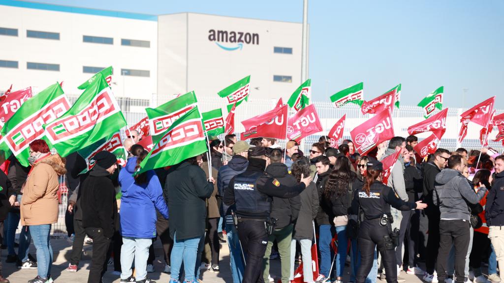 Concentración de la plantilla de Amazon en Dos Hermanas.