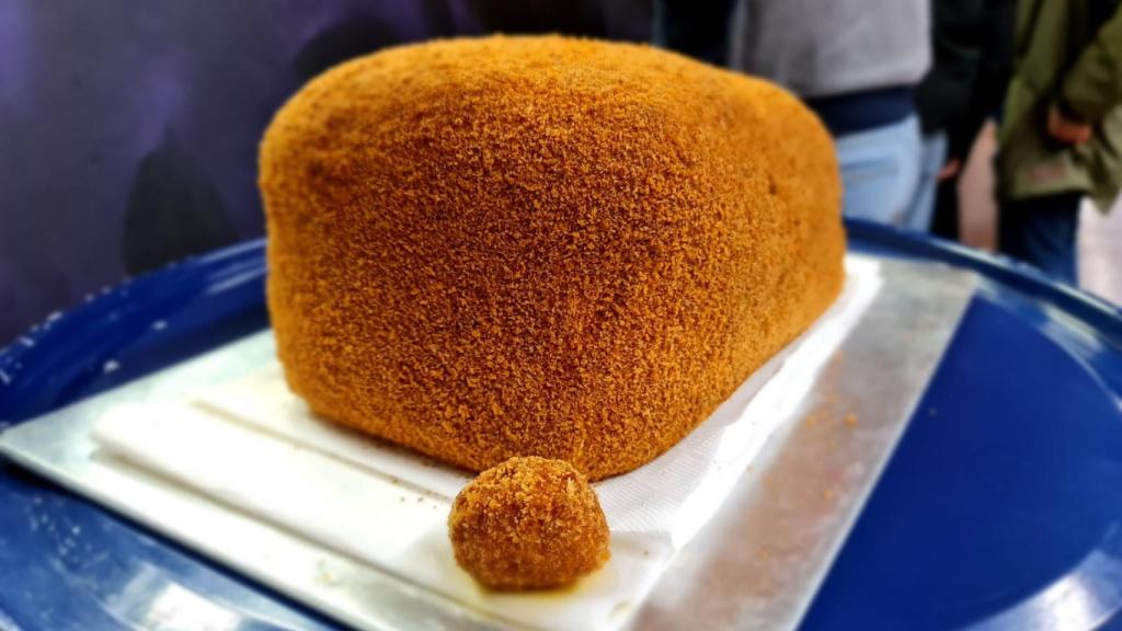 La croqueta más grande la historia de La Coqreta de Vallekas.