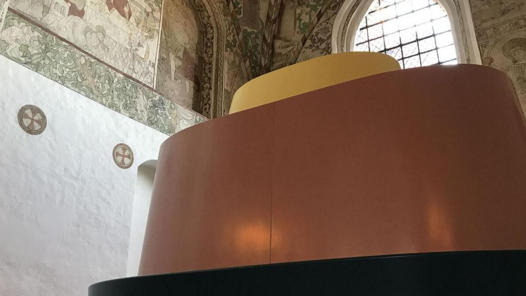 Ésta es la cubierta construida para tapar el monumento.
