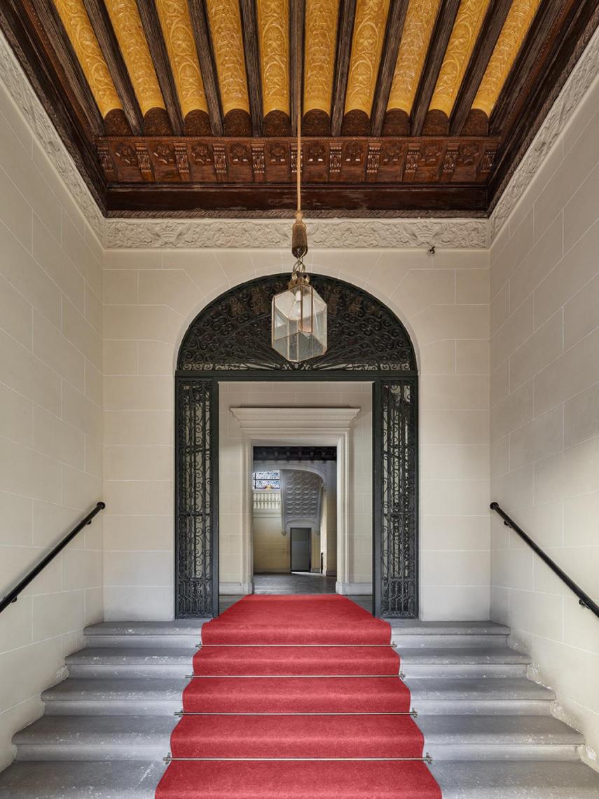 Las escaleras que suben a la primera planta.