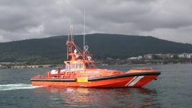 Remolcado un pesquero en Estaca de Bares (A Coruña) con 9 tripulantes por avería en el motor