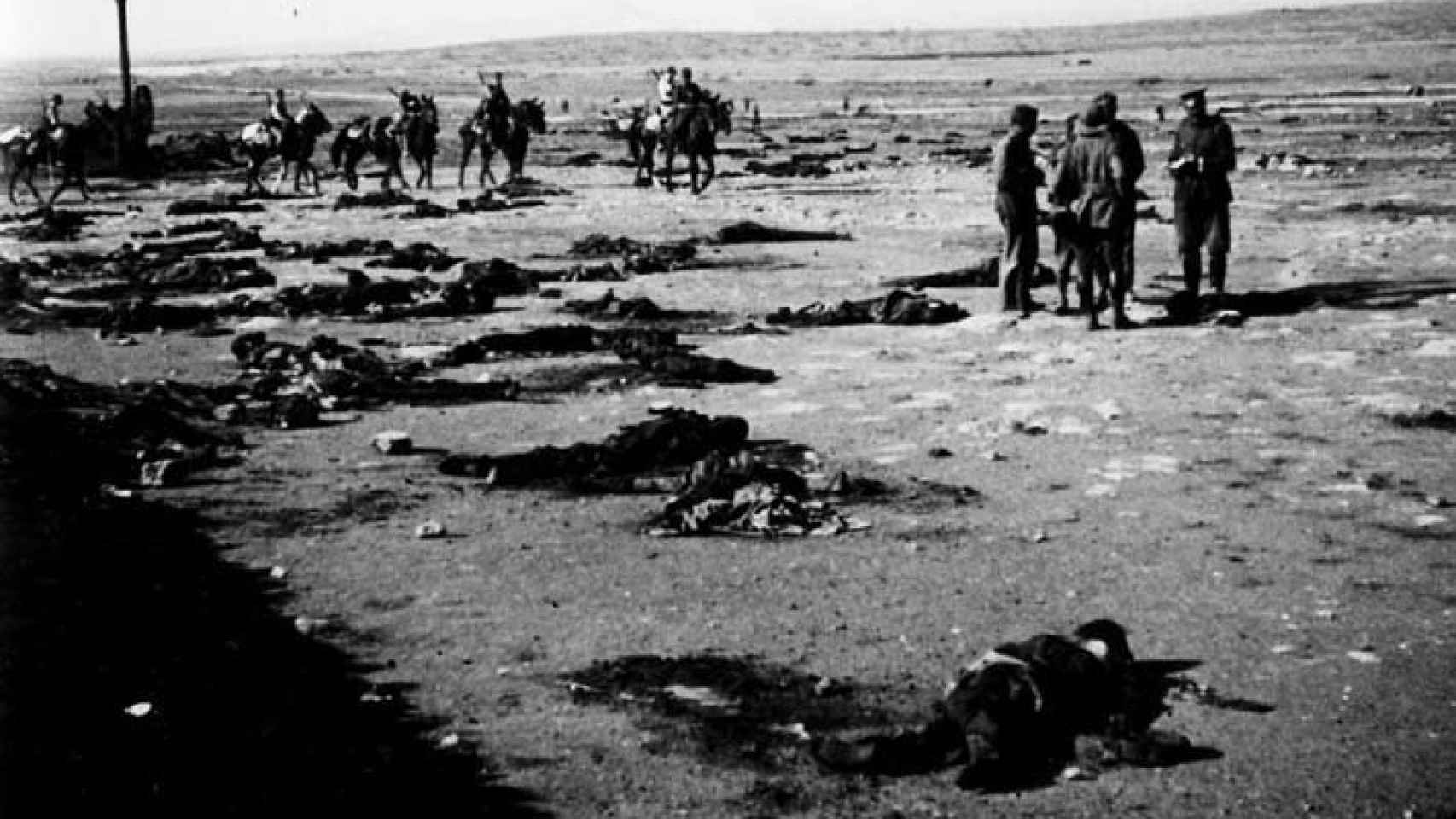 Cadáveres españoles en Monte Arruit. Fotografía de enero de 1922