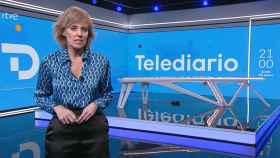El innecesario cambio del 'Telediario 2' en el debut de Marta Carazo frente a Carlos Franganillo y Vicente Vallés