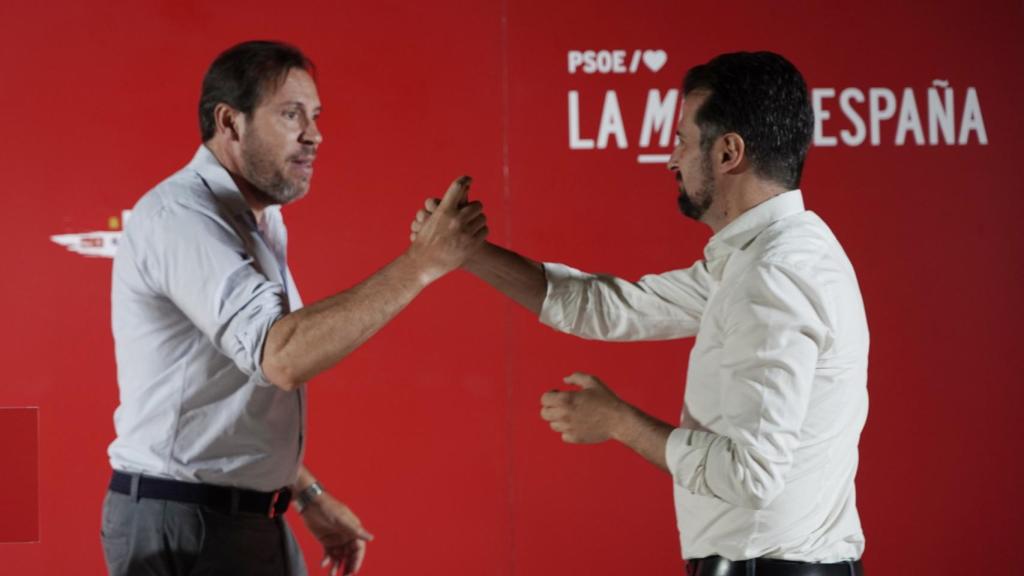 Óscar Puente, y el secretario autonómico socialista, Luis Tudanca, en una foto de archivo
