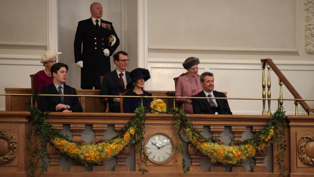 Joaquín de Dinamarca junto a la Familia Real tras la proclamación de su hermano Federico.