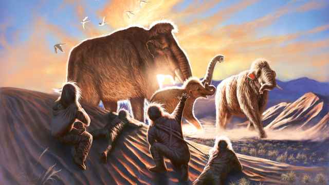 Recreación artística de un encuentro de un grupo de humanos y tres mamuts en Alaska hace 14.000 años.