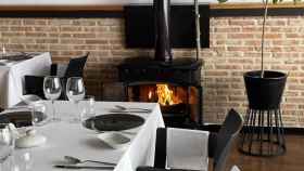 Conoce cuál es el restaurante con chimenea y cocina de temporada: una joya gastronómica la Sierra de Guadarrama.