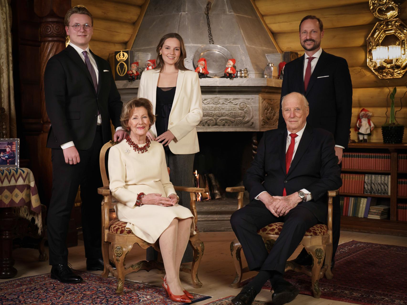 Ingrid Alexandra posa con los reyes de Noruega, su padre y su hermano la pasada Navidad.