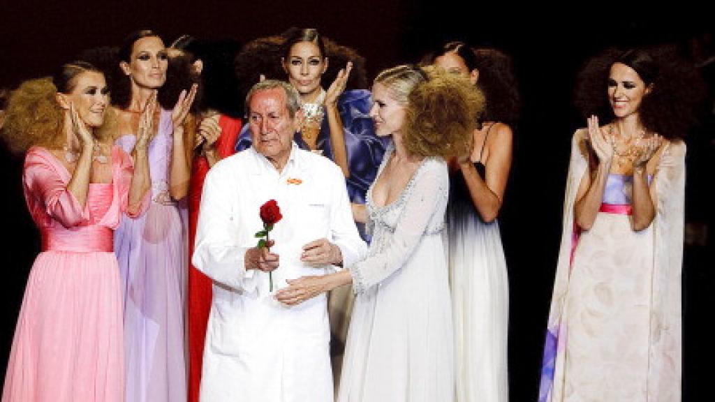 El diseñador Elio Berhanyer en la pasarela Cibeles en 2010.