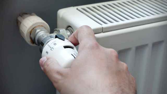 El sencillo truco para aislar ventanas y aumentar la temperatura en el hogar más utilizado en España