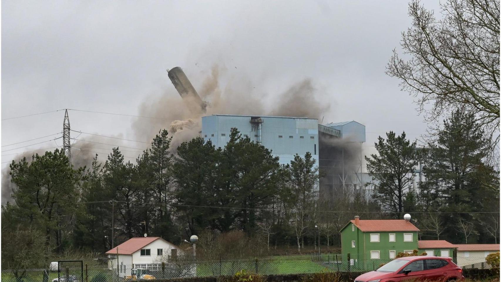 Voladura de la caldera de la planta térmica de Naturgy en Meirama