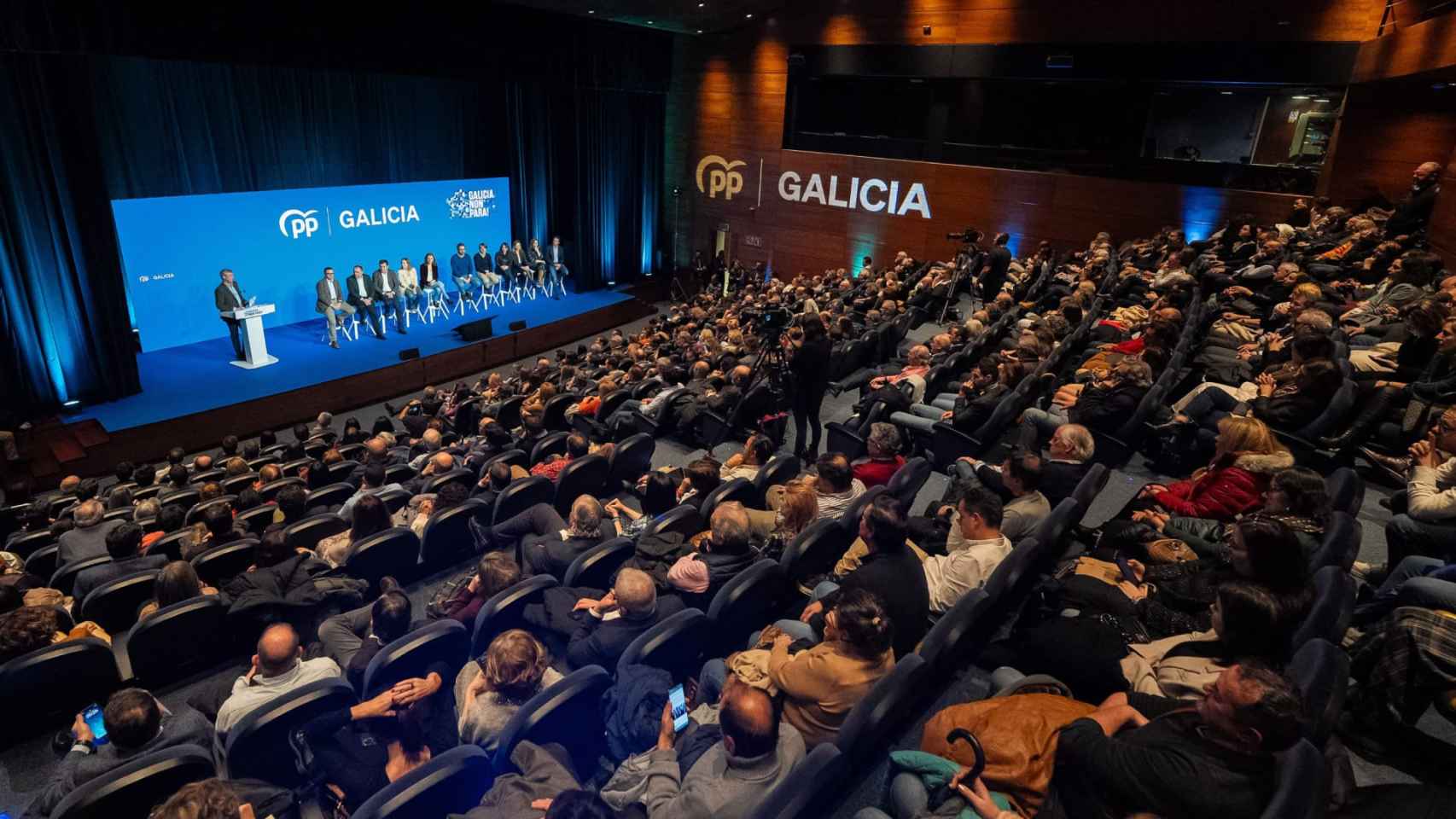 Alfonso Rueda durante su intervención en la sede de Afundación, en Vigo.