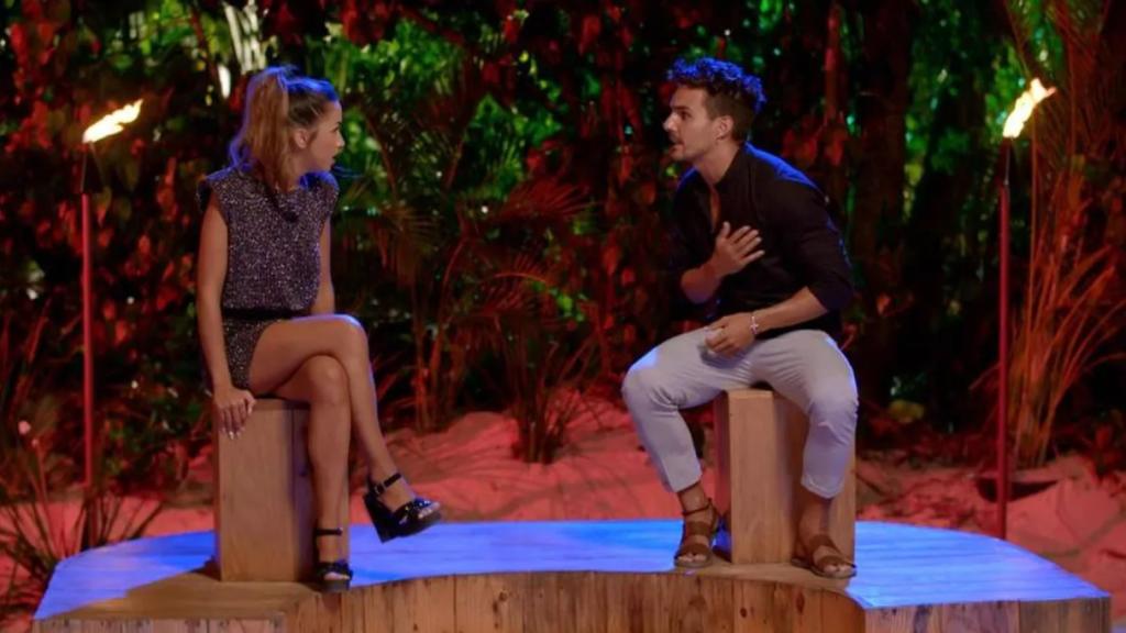 Lucía y Manuel en la hoguera de confrontación.