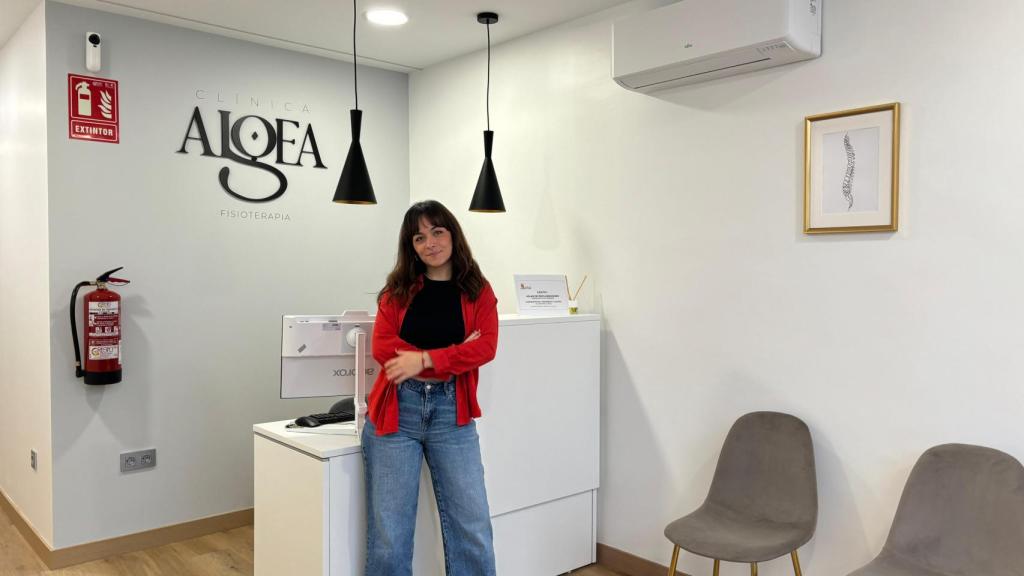 Cintia en su clínica