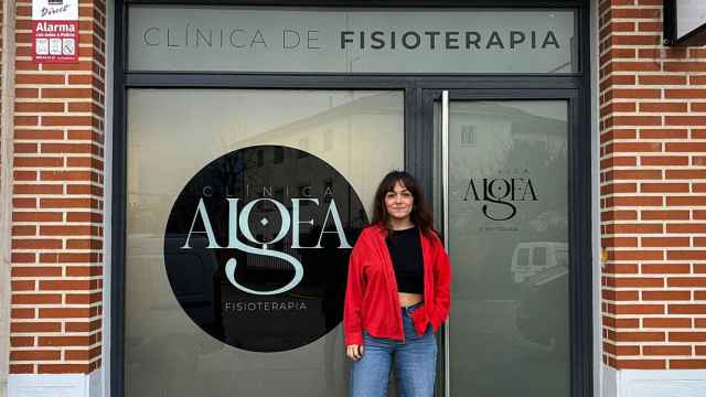 Cintia en su nueva clínica de fisioterapia en Nava del Rey