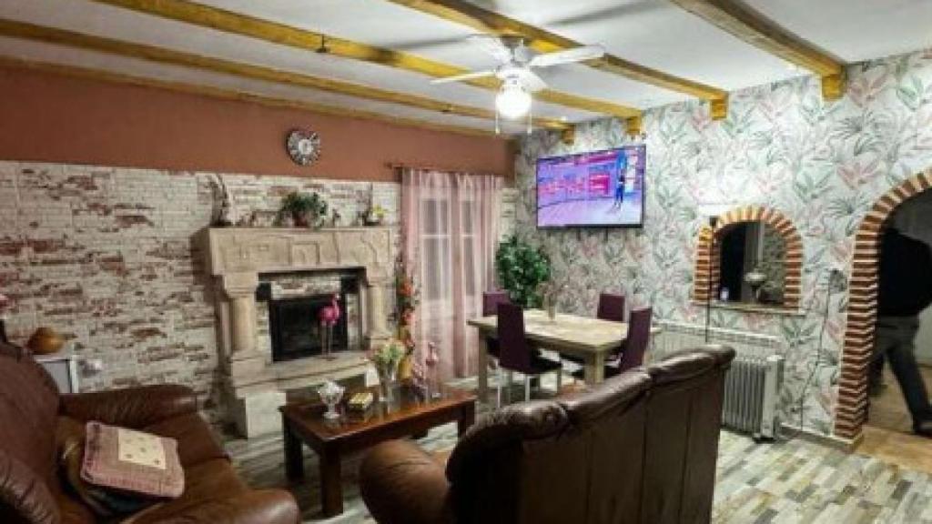 Uno de los chalés adosados a la venta en Idealista. Se encuentra en Pedrajas de San Esteban y cuesta 89.000 euros