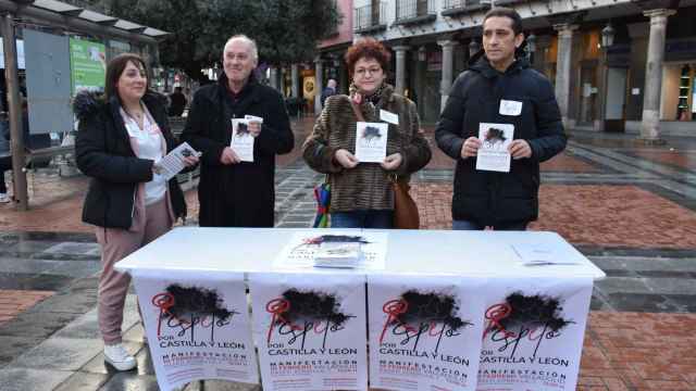El secretario general de CCOO CyL, Vicente Andrés; y el secretario general de UGT CyL, Faustino Temprano, presentan la manifestación del 10 de febrero en Valladolid