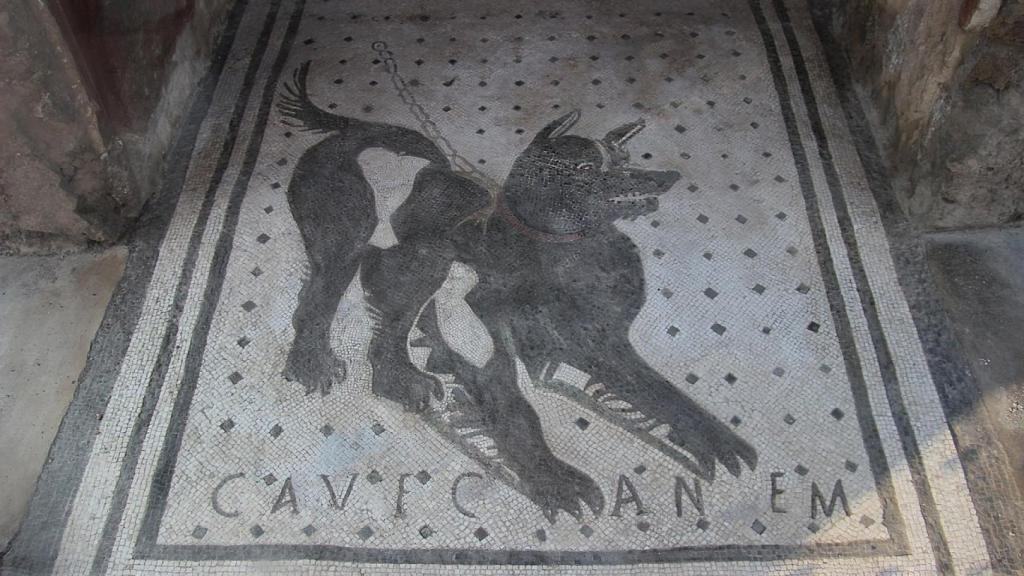 Cave canem ¡Cuidado con el perro!, mosaico de Pompeya