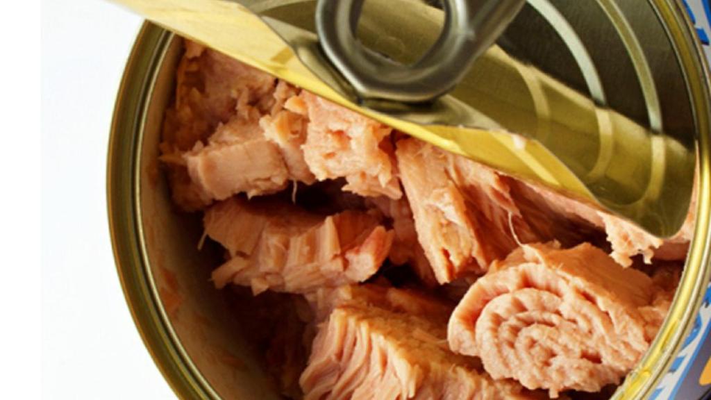 Lata de atún en conserva.