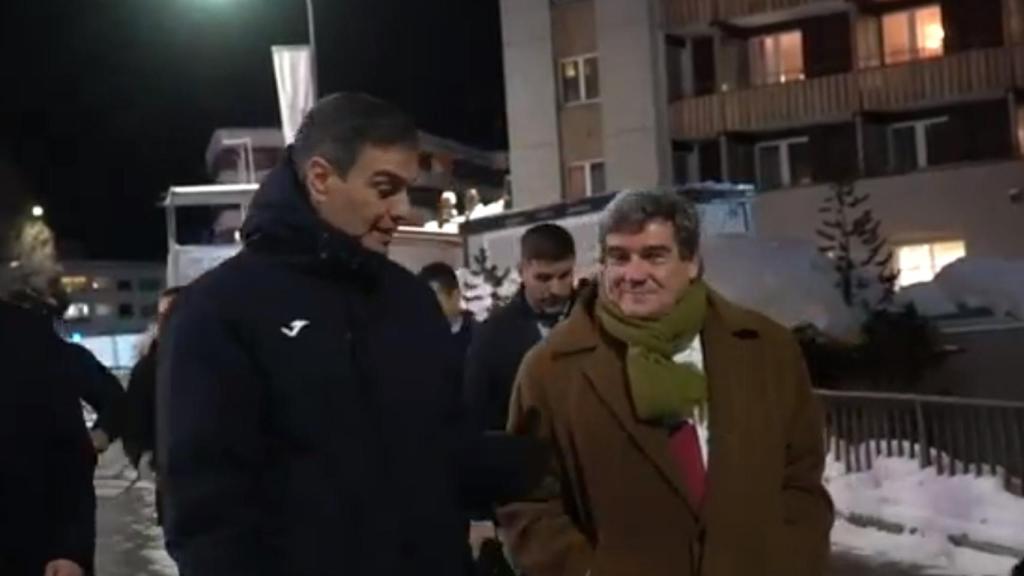 El presidente del Gobierno, Pedro Sánchez, junto al ministro de Transformación Digital, José Luis Escrivá.