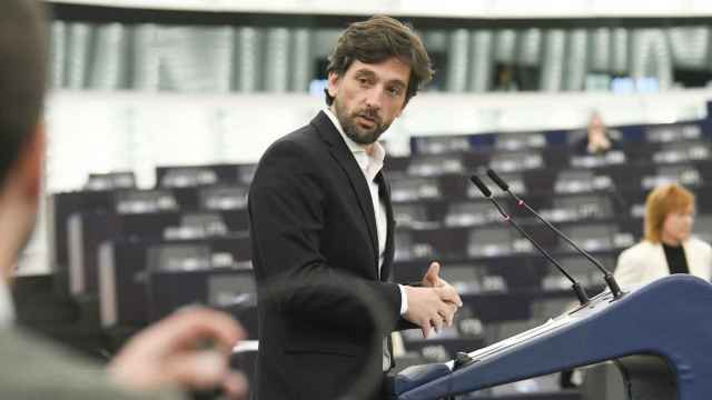 El eurodiputado de Ciudadanos y portavoz, Adrián Vázquez, en el Parlamento Europeo.