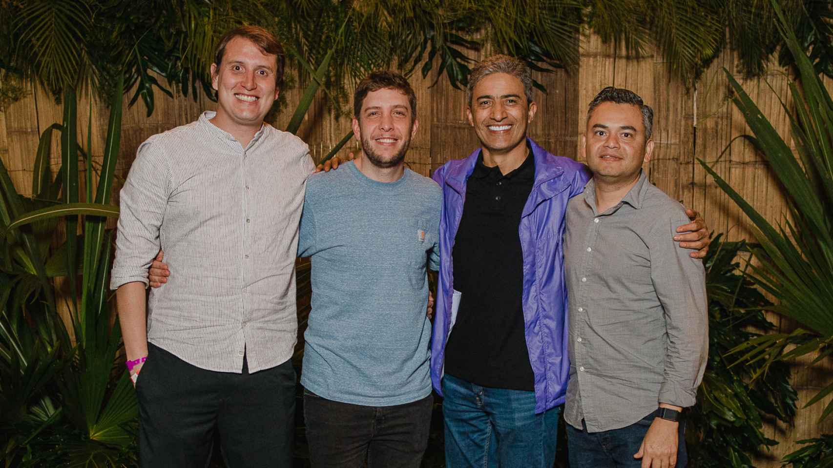Los cuatro socios fundadores de la startup colombiana Vozy.