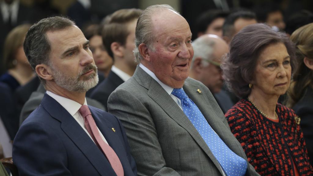 Felipe VI, Juan Carlos I y Sofía en una imagen de archivo.