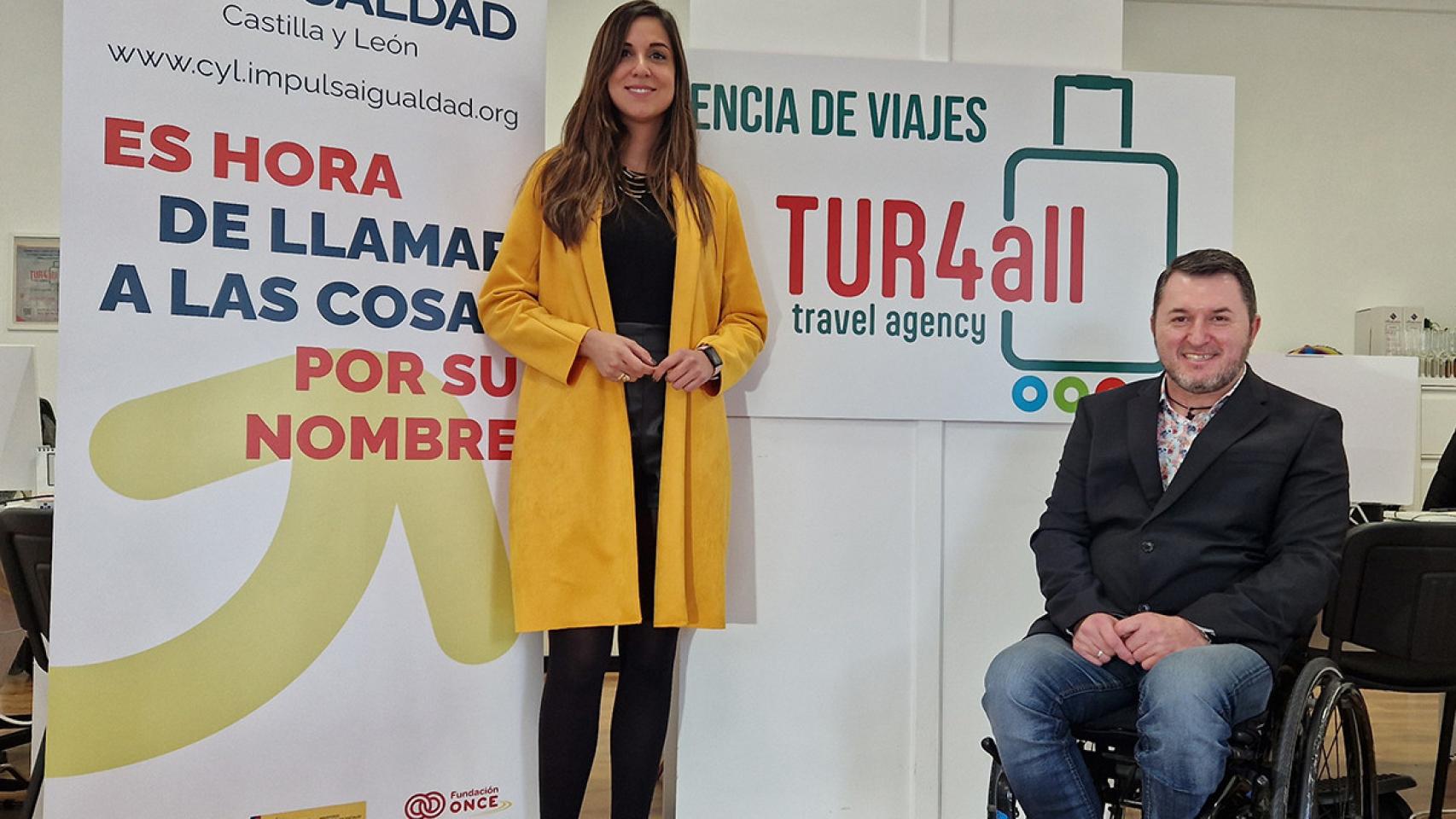 Blanca Jiménez y Francisco Sardón en la presentación de la nueva agencia de viajes